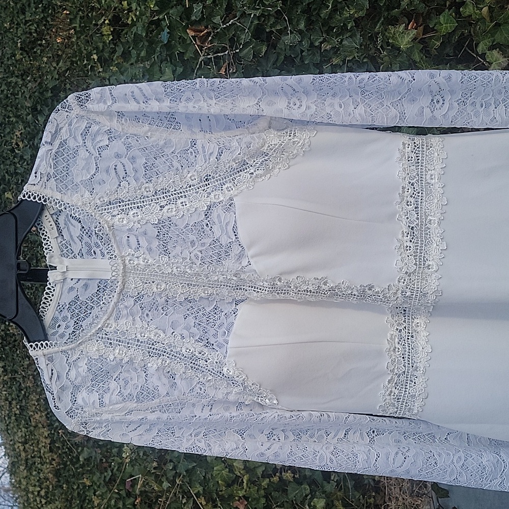 Haute Monde White Lace Design